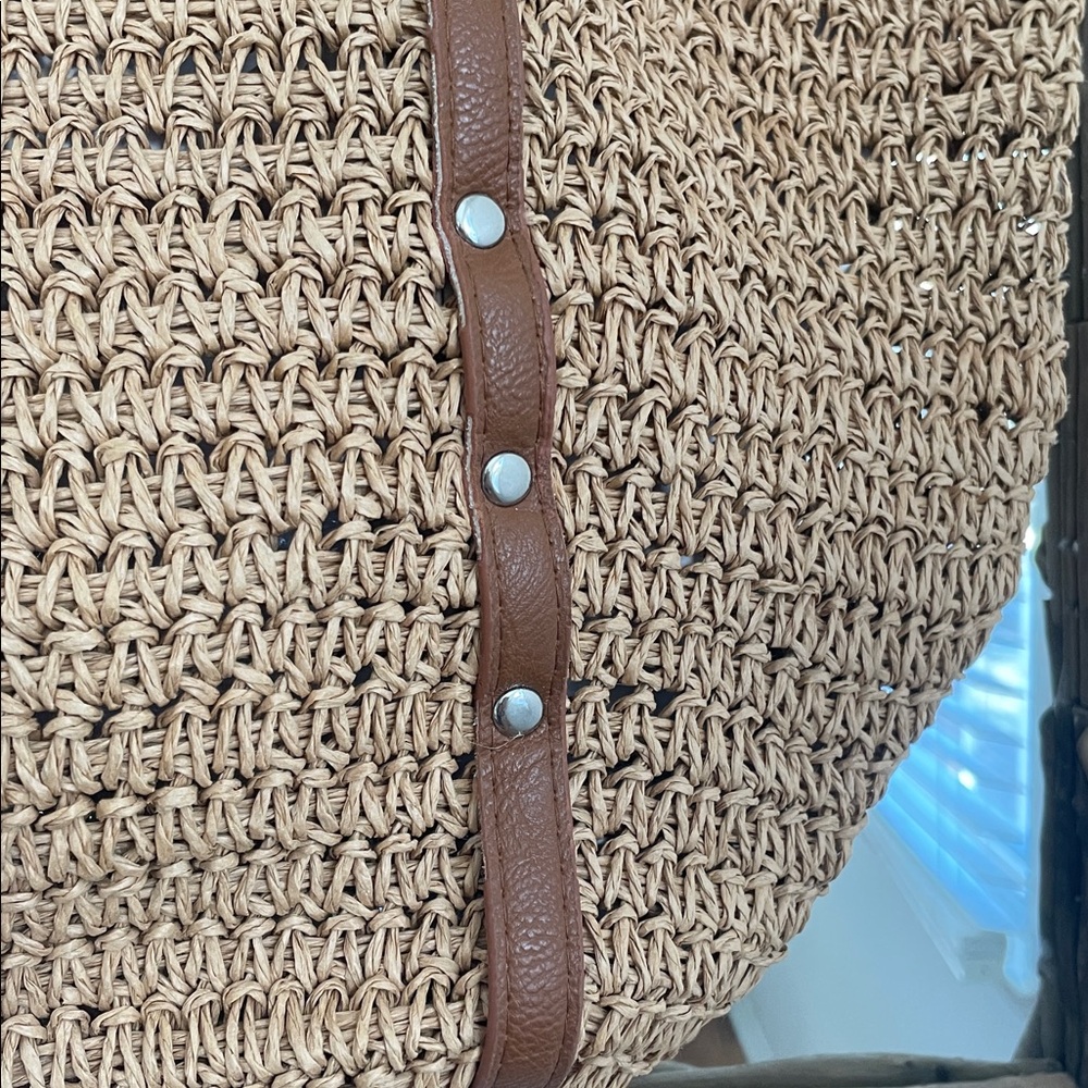 Brand new Uno woven bag. - Picture 3 of 6